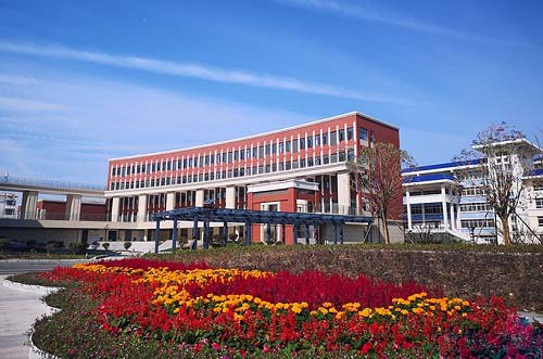 1635475575139896.jpg 黄冈职业技术学院.jpg